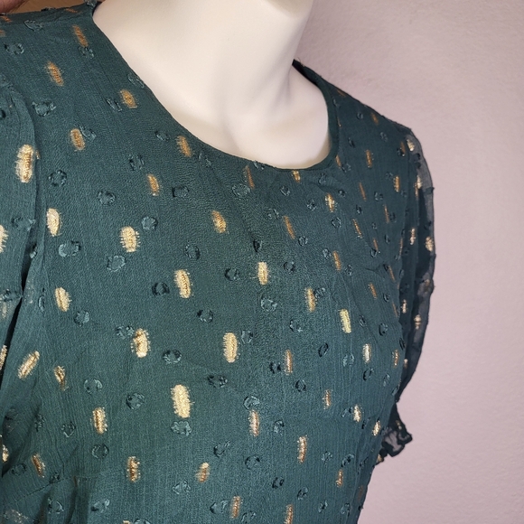 Boden Cropped Metalic Smocked Top in Green and Gold size 6 - Picture 2 of 7